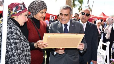 بالصور.. د. أشرف حيدر يفتتح ملتقى التوظيف السنوي لجامعة مصر للعلوم والتكنولوجيا 