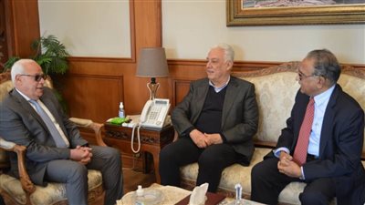 محافظ بورسعيد يستقبل مسئولي شركة سينمار