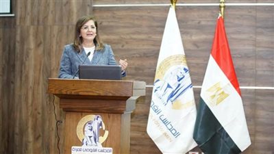 تخريج الدفعة الثالثة من برنامج تأهيل القيادات النسائية التنفيذية بالمحافظات (صور)