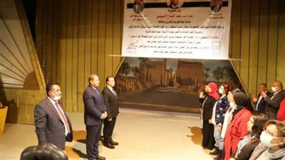 15 مفتشا يؤدون اليمين القانونية أمام وزير القوى العاملة بالأقصر