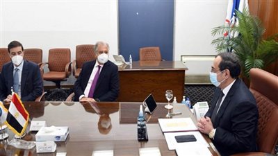 مباحثات مشتركة لدعم أنشطة النقل البحري للبترول والغاز المسال