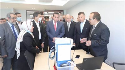 وزير التعليم العالي ورئيس جامعة عين شمس يفتتحان أول مركز للابتكار وريادة الأعمال بجامعة عين شمس (صور)