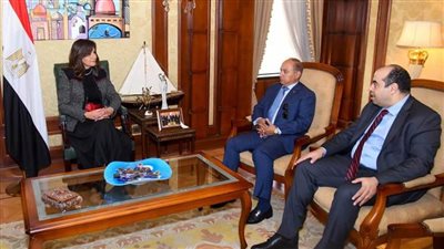 وزيرة الهجرة تستقبل خبيرين من 