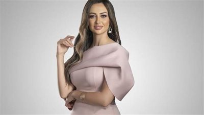 الإعلامية بثنية توكل تخطف الأضواء ببرنامج 
