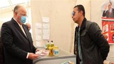 محافظ القاهرة يتفقد معارض ومنافذ السلع الغذائية