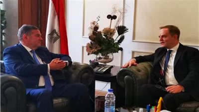 وزير قطاع الأعمال يبحث مع سفير بريطانيا بالقاهرة تعزيز التعاون الاقتصادي