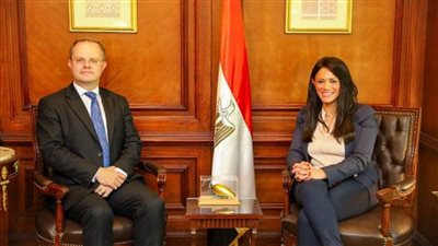 وزيرة التعاون الدولي تلتقي السفير البريطاني بالقاهرة لتعزيز العلاقات الثنائية المشتركة