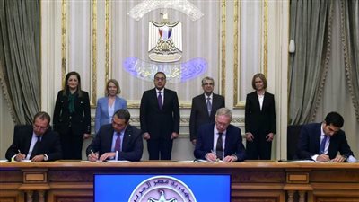 رئيس الوزراء يشهد توقيع اتفاقيتي تطوير مشروع لإنتاج الهيدروجين الأخضر في المنطقة الاقتصادية لقناة السويس وشراء الهيدروجين بالمشروع