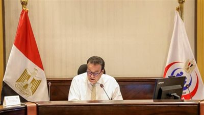 د. خالد عبدالغفار: انخفاض أعداد إصابات كورونا بنسبة 54%.. وتراجع الوفيات بنسبة 45% (صور)