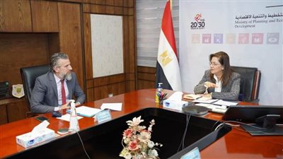 وزيرة التخطيط تناقش مع 
