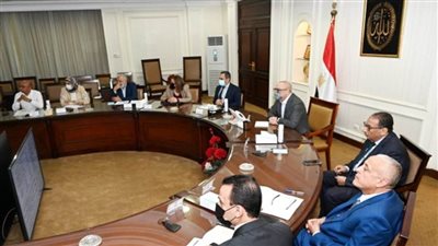 وزير الإسكان يتابع موقف تنفيذ وحدات مشروع 