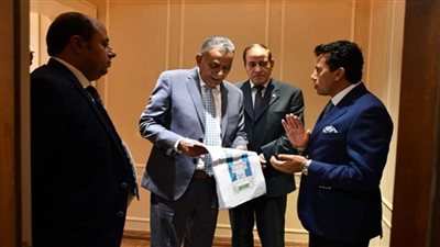 وزير الشباب يُباشر عمله من مقر الوزارة بالعاصمة الإدارية الجديدة (صور)