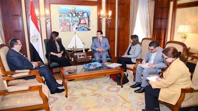 وزيرة الهجرة تلتقي مدير منظمة العالم الإسلامي للتربية والعلوم والثقافة 