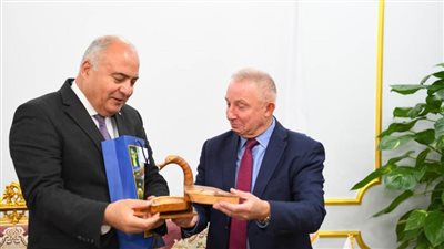 محافظ قنا يستقبل القنصل العام لروسيا الإتحادية لبحث الفرص الاستثمارية  