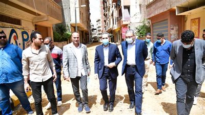 محافظ الغربية يتفقد أعمال الرصف بحي أول وثاني المحلة