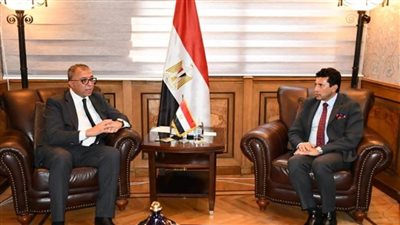 وزير الشباب يلتقي رئيس معهد التخطيط القومي (صور)