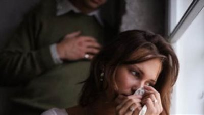 زوجة تتهم حماتها بطعنها بسلاح أبيض ببلاغ رسمى