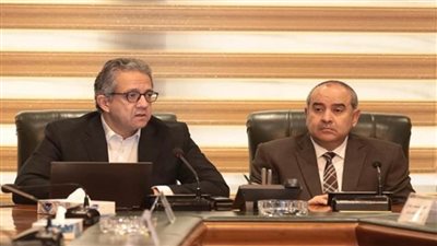 وزيرا الآثار والطيران يبحثان آليات تنشيط الحركة السياحية والجوية الوافدة إلى المقصد السياحي المصري (صور)