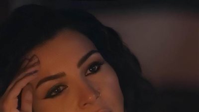 صور وفيديوهات بـ لوك العايقة.. هكذا تفاعل الجمهور مع مى عز الدين في 