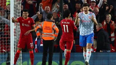 محمد صلاح يسجل هدفين ويقود ليفربول لاكتساح مانشستر يونايتد برباعية