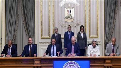 رئيس الوزراء يشهد توقيع مذكرة لإنتاج 350 ألف طن وقود أخضر سنويا في السخنة (صور)