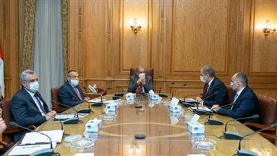وزير الدولة للإنتاج الحربي يبحث آخر مستجدات مشروعات الجهات التابعة (صور)