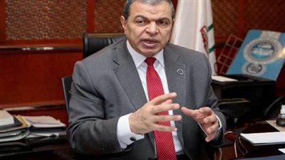 القوى العاملة في أسبوع.. تسليم 4275 وثيقة تأمين ضد الحوادث للعمالة غير المنتظمة بالقاهرة وبني سويف ودمياط