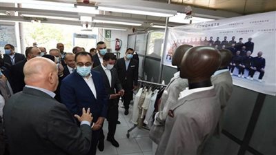 رئيس الوزراء يتفقد مصنع شركة العرفة للاستثمارات والاستشارات (صور)