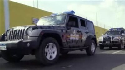 عصابة تعترف بسرقة المواطنين بالإكراه داخل سيارة أجرة