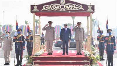 الرئيس السيسي يضع إكليلا من الزهور على النصب التذكاري لشهداء القوات المسلحة (صور)