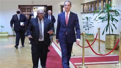وزير الاتصالات يستقبل سفير بوروندي بمصر لبحث التعاون في مجال تكنولوجيا المعلومات