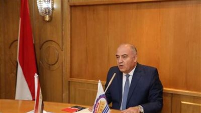 محافظ قنا يطمئن على وصول ٣٨٧٥ كرتونة مواد غذائية للأسر الأولى بالرعاية