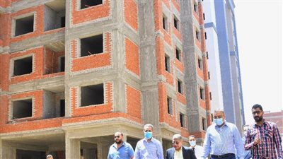 محافظ الغربية يتفقد عمارات الإسكان الاجتماعي وأعمال الرصف بطنطا(صور)