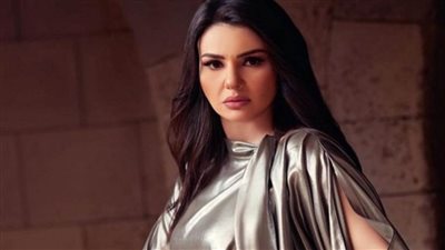 وجه القمر دينا فؤاد تتألق بإطلالة شبابية راقية.. وتهنىء جمهورها بعيد الفطر المبارك (صور)