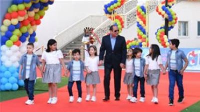 بالفيديو..الرئيس السيسي يشهد احتفالية عيد الفطر مع أبناء وأسر الشهداء ويكرمهم