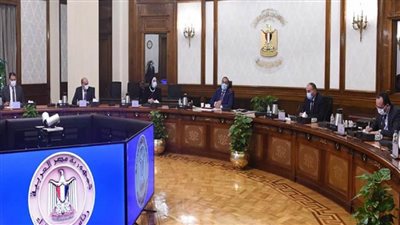 رئيس الوزراء يستعرض فرص الاستثمار الصناعي لتعميق التصنيع المحلي (صور)