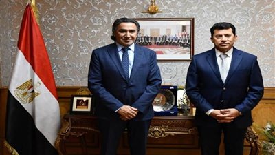 وزير الشباب يبحث التعاون مع رئيس المركز الدولي للأمن الرياضي (صور)