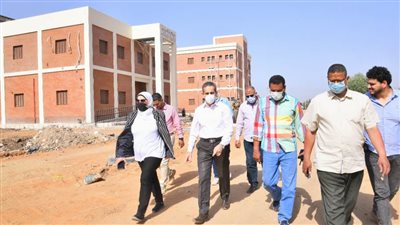 محافظ الغربية يتفقد مشروعات حياة كريمة بقرى زفتى وتوريد القمح في نهطاي