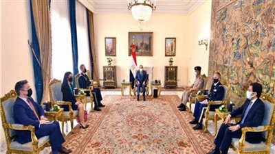 السيسي يستقبل قائد القيادة المركزية الأمريكية