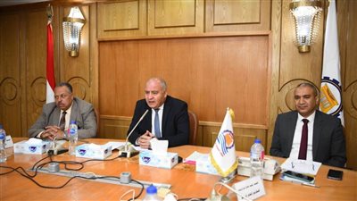 الداودي يترأس اجتماع المجلس الاقتصادي والاجتماعي لمحافظة قنا  