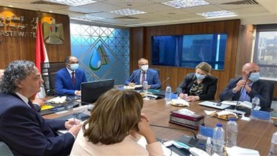 نائب وزير الإسكان يتابع الموقف التنفيذي لمشروعات برنامج خدمات الصرف المُستدامة بالمناطق الريفية (صور)