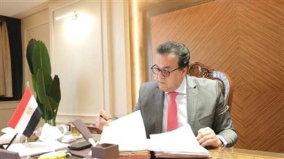 د. خالد عبد الغفار يستعرض تقريرًا عن منشآت وتجهيزات الجامعات التكنولوجية الجديدة بالمرحلة الثانية