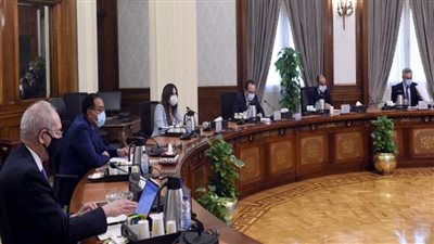 رئيس الوزراء يستعرض عددا من مقترحات تحفيز الاستثمارات في قطاع السيارات بمنطقة شرق بورسعيد (صور)