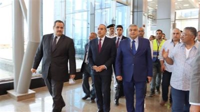 وزير الطيران يتفقد المراحل النهائية لمشروع تطوير مطار سفنكس (صور)
