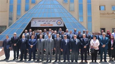 د. خالد عبد الغفار يستعرض تقريرًا عن اجتماع المجلس الأعلى لشئون التعليم والطلاب