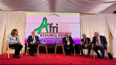 وزير التنمية المحلية يشارك في جلسة عن 