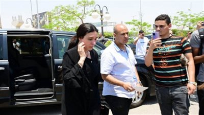 بالصور.. نجوم الفن والمشاهير يشيعون جنازة الفنان سمير صبري من مسجد الشرطة بالشيخ زايد