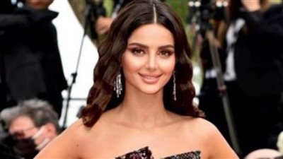 تفاصيل أبرز إطلالات الموديل الإيرانية مهلقا جابرى في مهرجان كان 2022.. صور