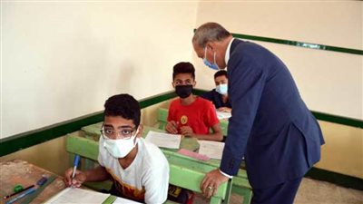 رئيس لجنة يحاول تسريب امتحان الدراسات بالشرقية وخطأ يكشفه