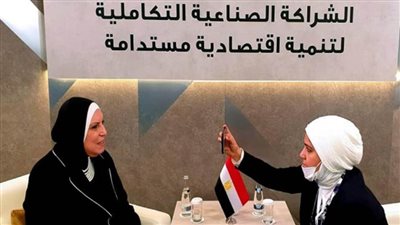 وزيرة التجارة تجري سلسلة لقاءات مكثفة مع وسائل الإعلام الإمارتية والعربية (صور)